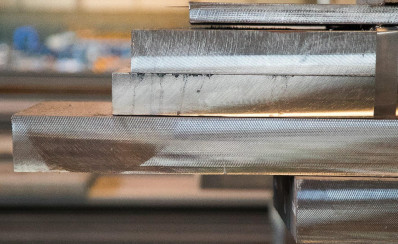 Tool steel for turbine blades