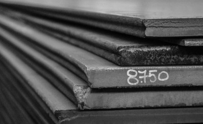 Hot-rolled steel  for quenching and tempering